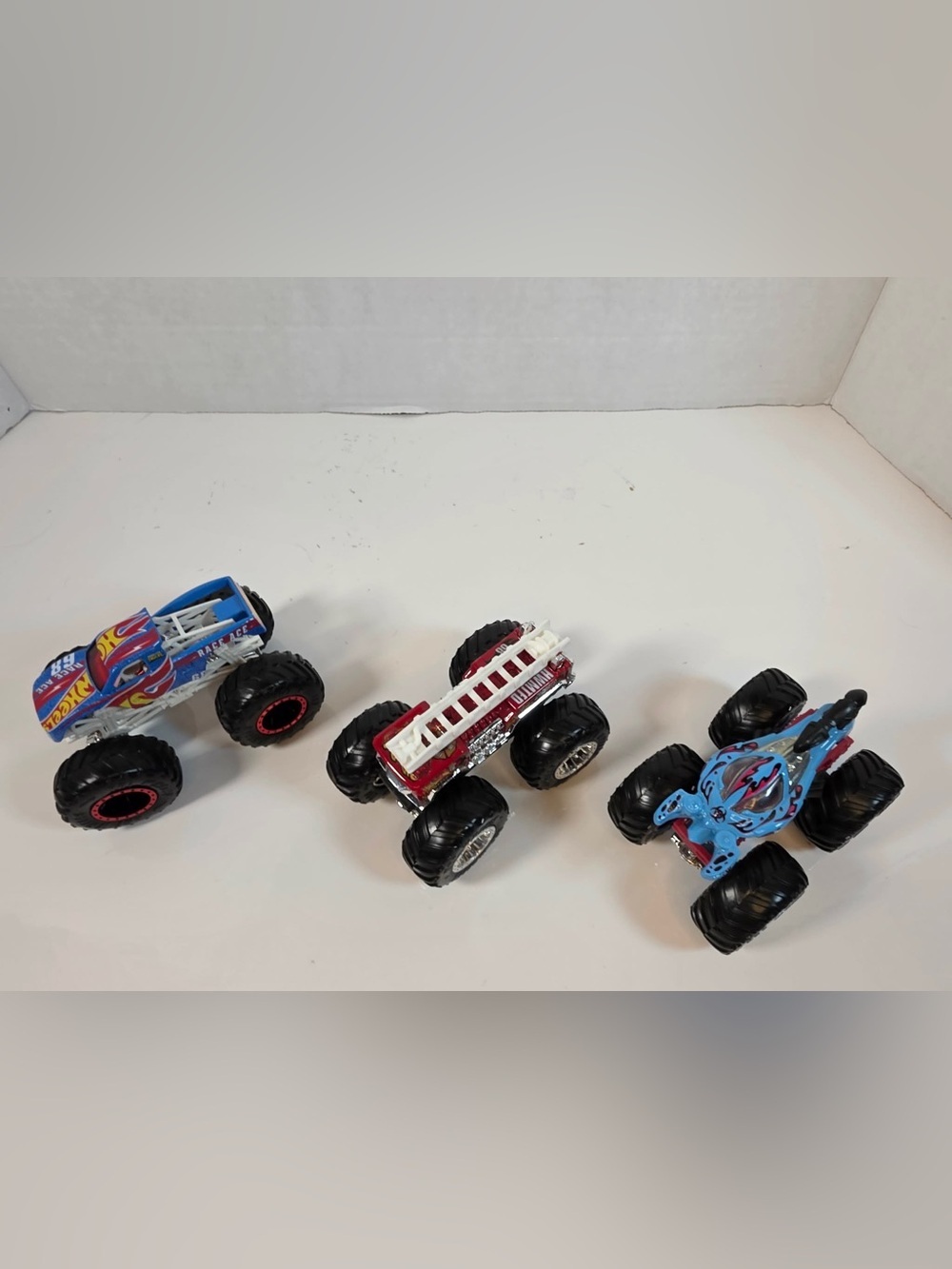 Hot Wheels Monster Trucks 1:64